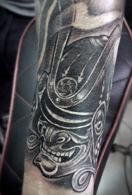 亚洲风格华丽的黑白武士头盔手臂纹身图案