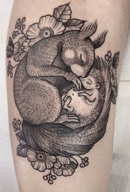 野生的可爱松鼠和刺猬手臂纹身图案