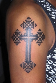 手臂黑色基督教十字架纹身图案