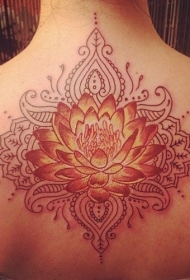 背部优雅的红色莲花纹身图案