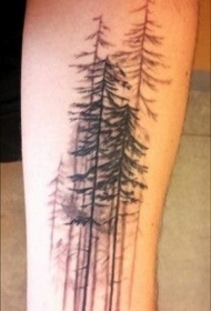 手臂逼真的黑色森林简约纹身图案