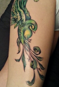 大腿好看的绿色鸟纹身图案