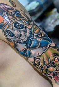 手臂日本卡通风格彩色熊猫与般若纹身图案