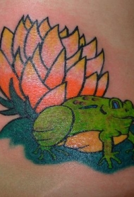 背部绿青蛙与莲花彩绘纹身图案