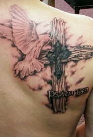 美丽的十字架和鸽子背部纹身图案