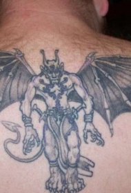 背部有翅膀的恶魔纹身图案