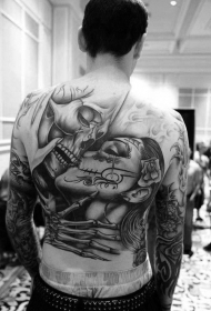 背部大面积黑白墨西哥骷髅夫妇纹身图案