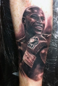 逼真的黑色著名拳击手肖像手臂纹身图案