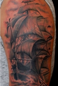 大臂好看精致的帆船纹身图案