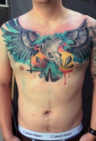 胸部现代传统风格彩色幻想鸟纹身图案