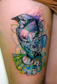 大腿水彩画风格鸟类纹身图案