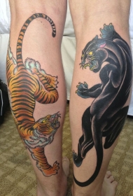 小腿亚洲风格的五彩老虎和黑豹纹身图案