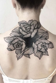 背部黑色点刺风格各种花卉纹身图案