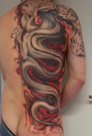 背部白色的大龙和红色背景纹身图案