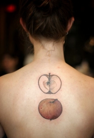 背部简单的小苹果和一半的苹果纹身图案