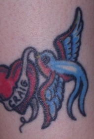 蓝色小鸟与心形字母纹身图案