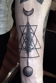 小臂神秘的黑色月亮和几何图形大树纹身图案