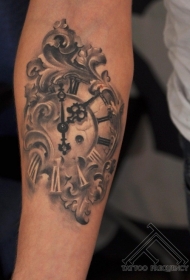 华丽的黑白古老时钟手臂纹身图案