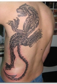 侧肋可怕的黑豹图腾纹身图案