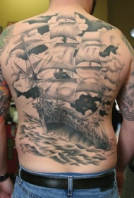 背部黑灰大型帆船与惊涛骇浪纹身图案
