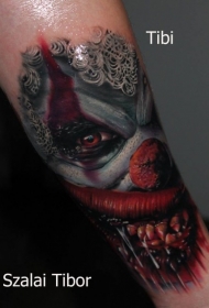 令人毛骨悚然的小丑手臂纹身图案