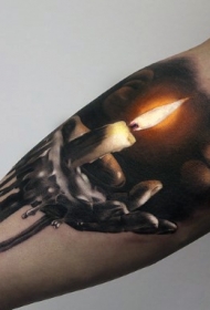 非常逼真的彩色燃烧蜡烛手臂纹身图案