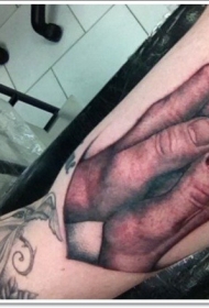 手臂非常逼真彩绘祈祷之手纹身图案