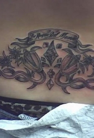 腰部乌龟和图腾字母纹身图案