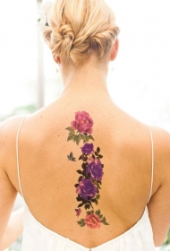 女生背部可爱的各种蝴蝶花朵彩色纹身图案
