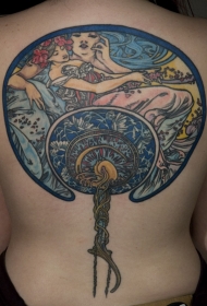 背部非常漂亮的彩绘扇子与人像纹身图案