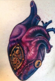 背部彩色的心脏与机械组合纹身图案