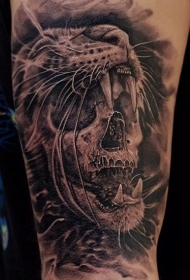 大臂黑灰骷髅与豹头纹身图案