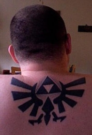 背部黑白三角形图腾子纹身图案