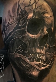 大臂黑灰风格骷髅与树纹身图案