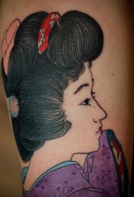 彩绘亚洲风格的艺妓纹身图案