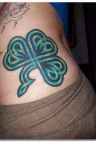侧肋伟大的爱尔兰三叶草图腾纹身图案
