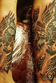 手臂精致的彩绘蝴蝶与凤凰纹身图案