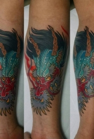 小臂亚洲龙头简单的五彩纹身图案