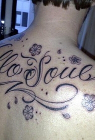 背部装饰藤蔓花朵字母纹身图案