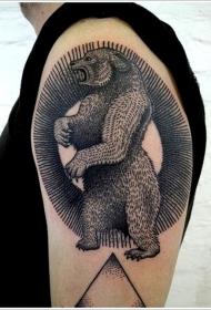 大臂黑色线条熊个性纹身图案