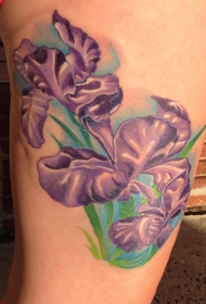 大腿非常漂亮的彩色小花朵纹身图案
