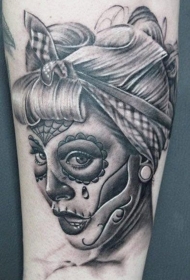 黑灰色的手绘死亡女郎纹身图案
