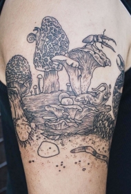手背黑色线条幻想蘑菇世界和昆虫纹身图案