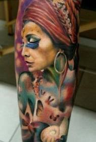 手臂写实风格的印度女性肖像彩绘纹身图案