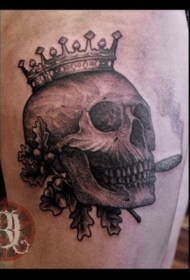 黑灰风格吸烟人骷髅与皇冠纹身图案