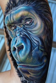 卡通蓝色写实大嘴黑猩猩手臂纹身图案