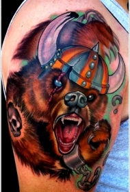 大臂熊与维京头盔彩色纹身图案