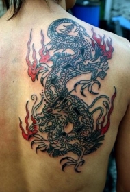 背部中国风龙火焰纹身图案