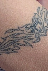 部落黑色线条藤蔓手臂纹身图案