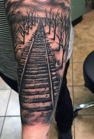 手臂铁路和树林详个性纹身图案